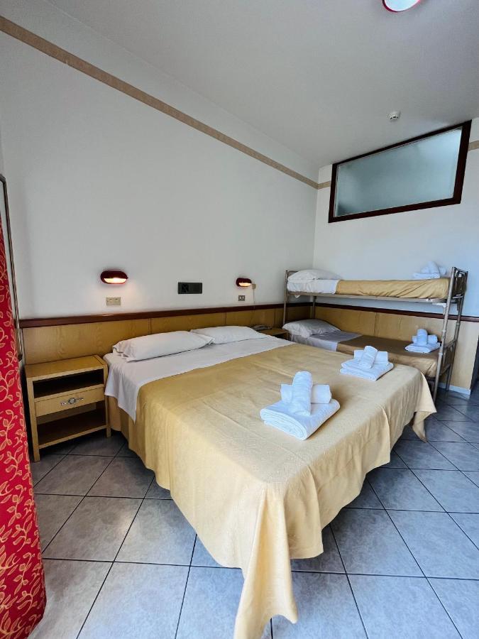 Columbia Frontemare Hotel Rimini